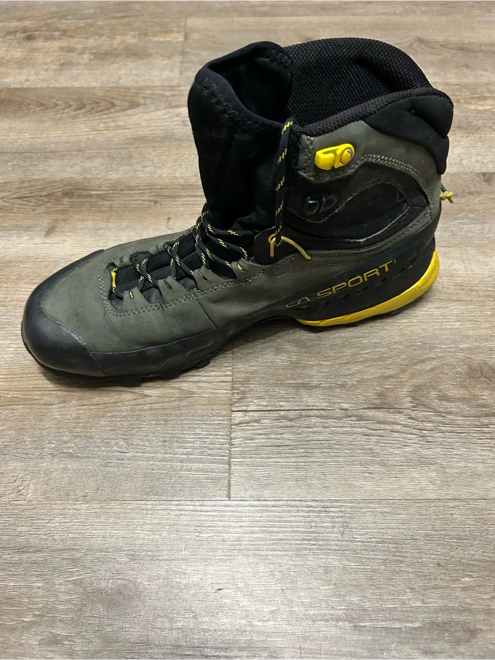 La Sportiva TX5 Men’s Size 10 Olive Yellow Hiking Climbing Gore-Tex Vibram Boots
